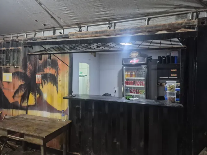 Bar/Lanchonete e banheiro/Vestiário Container