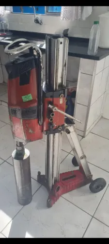 Perfuratriz DD 200 Hilti