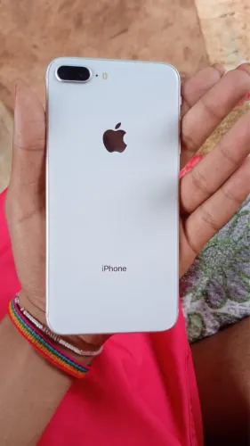 Vendo iPhone 8plus 1 semana de uso bateria 89 pegando tudo nenhum trincado valor: 750