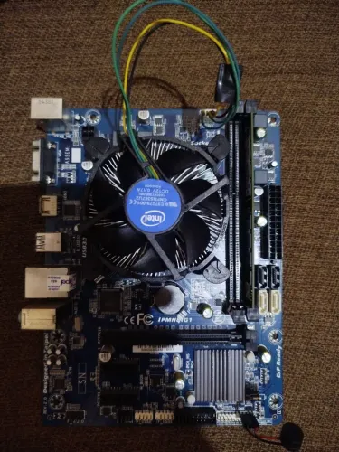 placa mãe + processador Intel Pentium + 4 gigas de ram + adaptador wi-fi e HD de 1tb