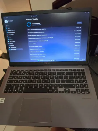 Notebook ASUS VivoBook X515JA Intel Core i5 10ª Geração 8GB RAM SSD 256GB - Usado