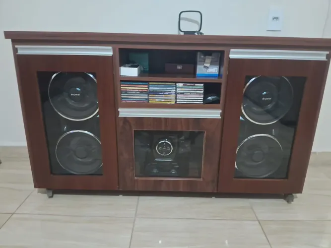 Aparador personalizado + aparelho de som