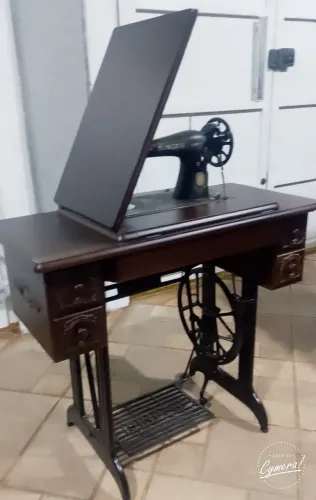 Máquina Singer antiga manual