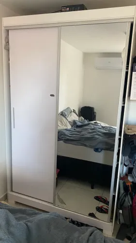Guarda roupa solteiro com espelho