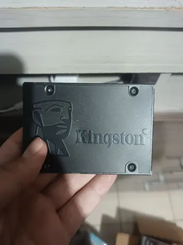 Ssd kingston 960 gb, não startar. Mas aparece na bios