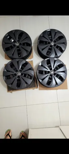 Vendo roda nivus 5 furos com calota nunca usada