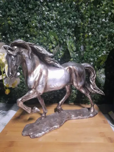 Cavalo prata em poliresina 