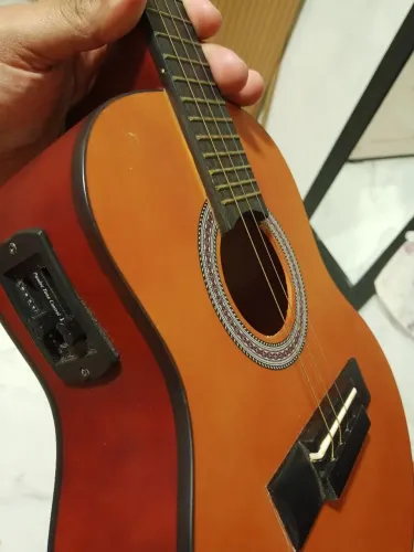 Vendo cavaquinho em ótimo estado, pouco usado.