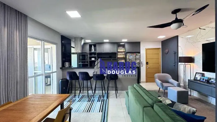 Vende-se lindo Apto no Edf. Felicitá, MOBILIADO, andar alto, 02 vagas. (podendo ser negoci