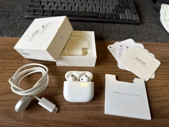 Apple AirPods 4 ANC (cancelamento de ruído) - Completo na caixa