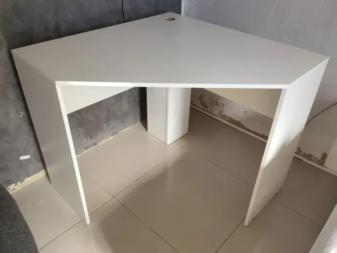 Mesa de Computador de canto branca