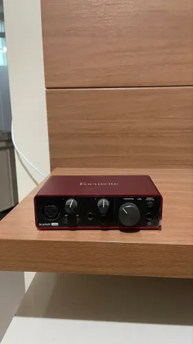 Interface de áudio Focsurite Scarlett Solo Red - 3ª Geração