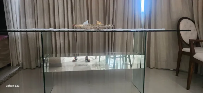 Mesa de vidro espelhada