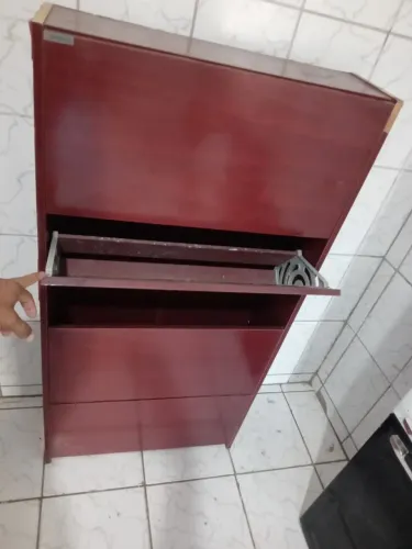 VENDO UMA SAPATEIRA