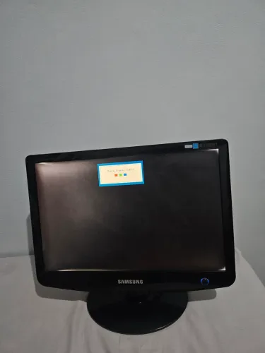 Monitor Samsung 17" SyncMaster 733nw plus 
