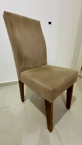 Conjunto com 4 cadeiras estofadas + 2 poltronas em ótimo estado de conservação