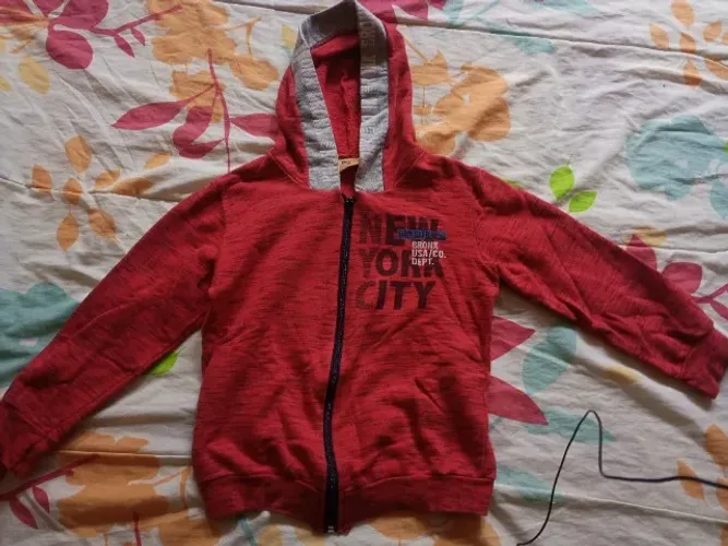 Moletom infantil com capuz e zíper 