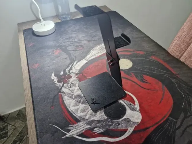 SUPORTE PARA HEADSET E CONTROLE GAMER.