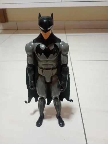 Boneco Batman articulado 30cm 