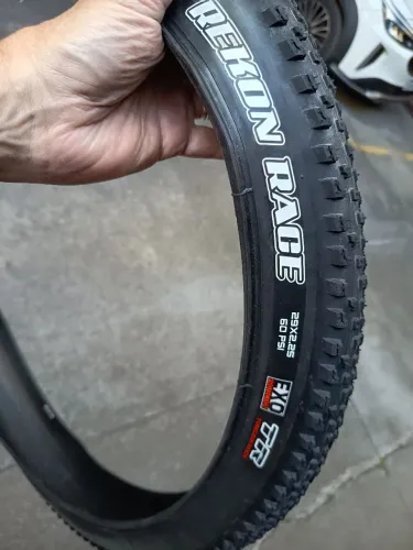 Pneu Maxxis Recon Race 2.25 aro 29 zero km tenho 2 R$300,00 cada