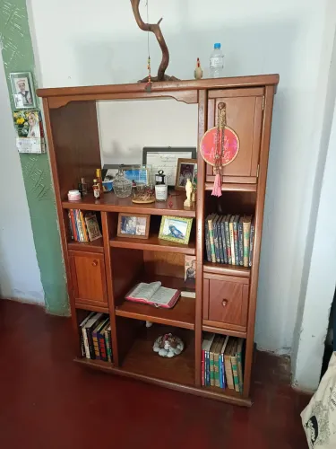 Estante de madeira