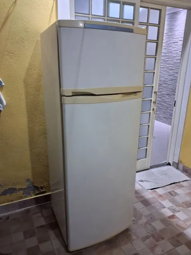 Geladeira Consul biplex 370 litros