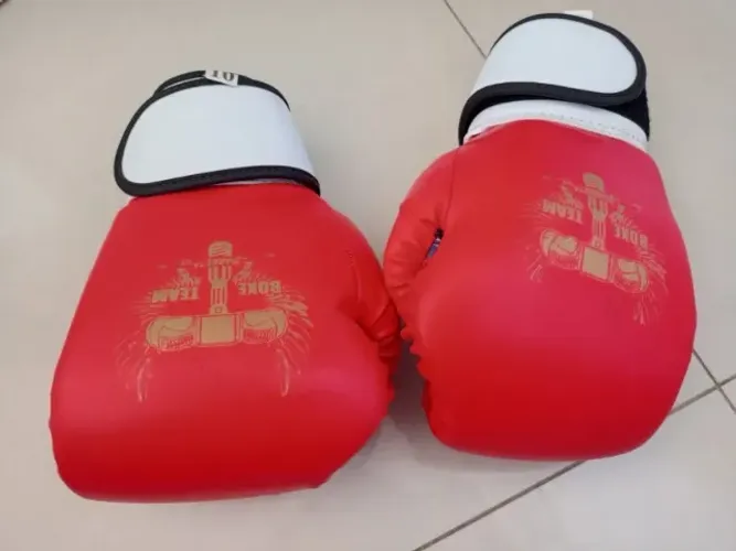 Luva De Boxe / Muay Thai 10 Oz Marreta Team - Vermelha E Branca