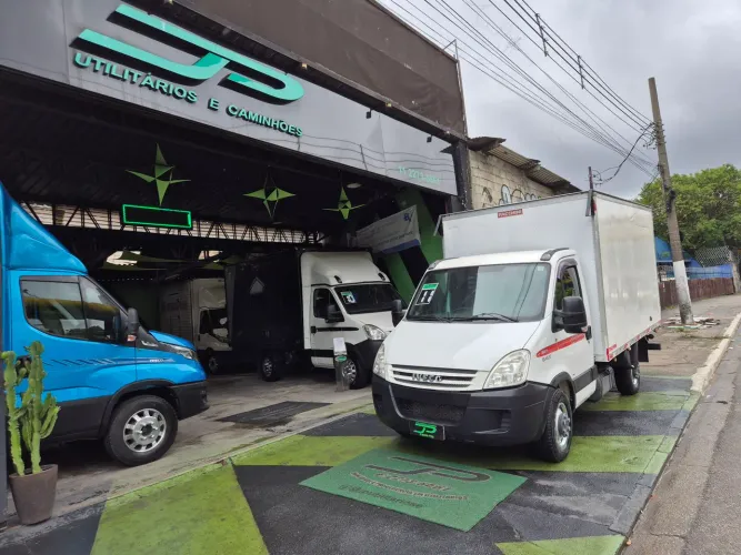 Iveco daily 35s14 2011 unico dono manual e chave cópia bau de 3,90 mts