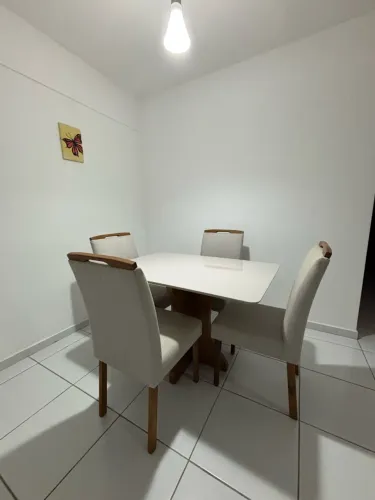 Conjunto de Mesa de Jantar Branca + 4 cadeiras