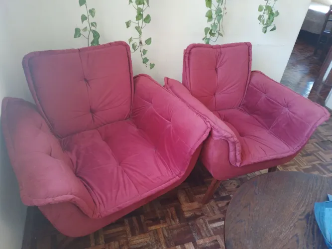 Poltronas vinho semi novas