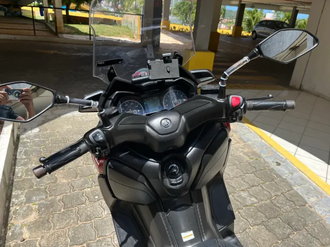 XMax 250 impecável.