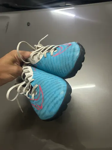 Chuteira Nike Mercurial Society TF Azul/Branca - Excelente Estado