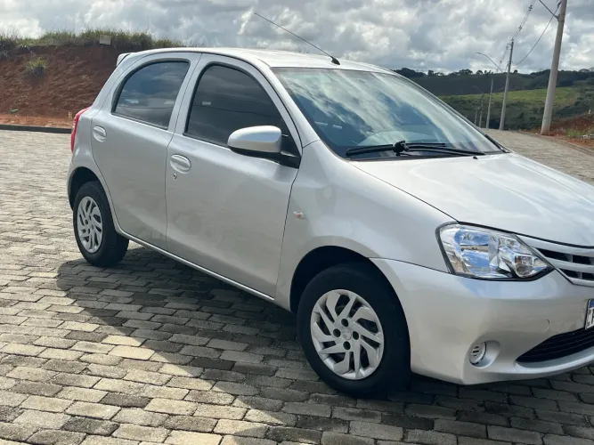 Toyota Etios X 1.3 Flex 16V 5P Mec. 2015