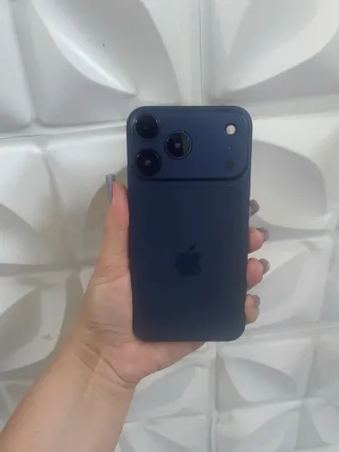 Vendo iPhone XR 64 gigas man carcaça iPhone 17 pro azul