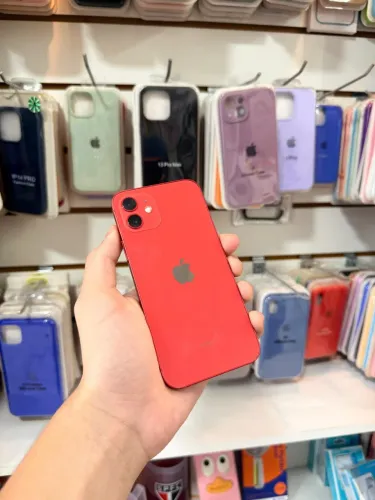 iPhone 12 vermelho