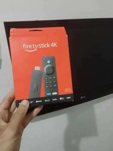Fire tv stick 4k ( transforme qualquer tv em smartv)