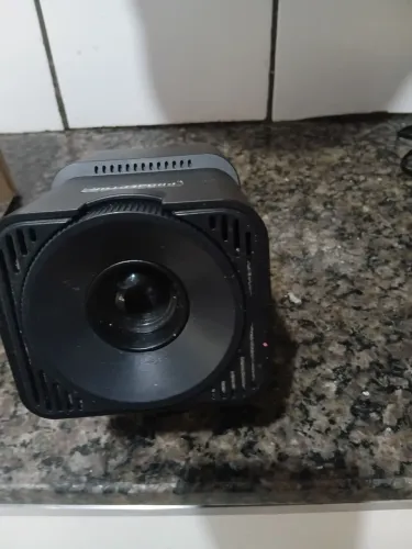 Projetor Multimídia + Controle Remoto, ideal para aulas, apresentações, filmes e séries.