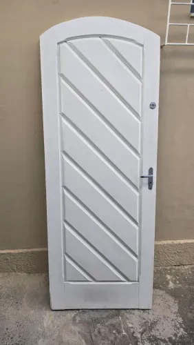 PORTA MADEIRA PESADA GROSSA 80CM USADA