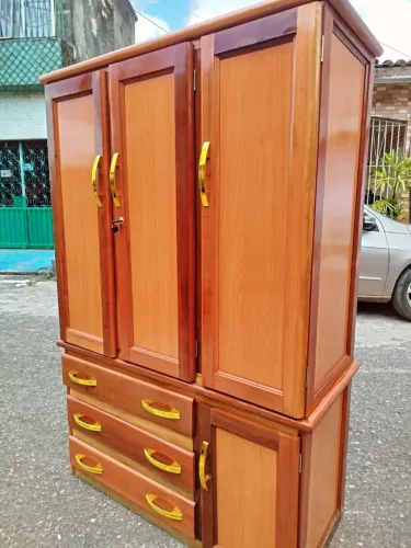 Guarda roupa de solteiro - 3 portas 3 gavetas sapateira