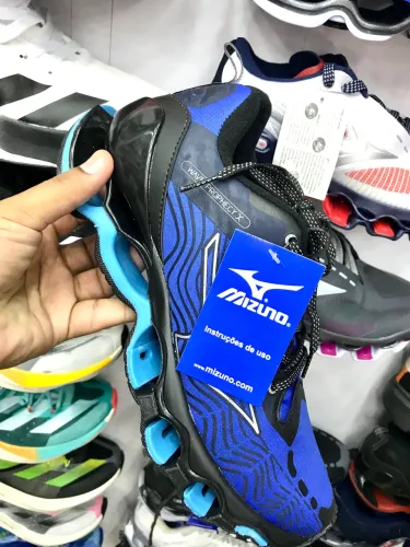 Tênis esportivo Mizuno 