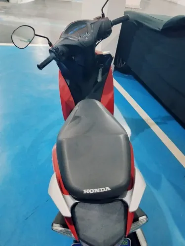 Moto Biz 2022 vermelha
