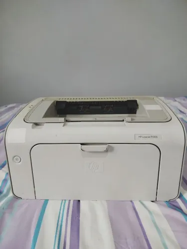 Impressora HP Laserjet P1005 - Com os cabos 