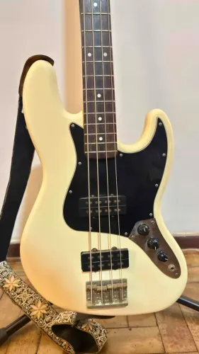 Fender Modern Player Jazz Bass