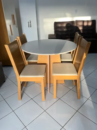 Mesa 4 cadeiras 100% MDF | NOVO