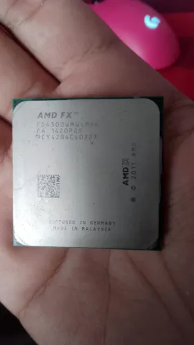 Processadores FX4300 e i3 2100