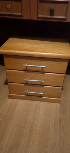 Mesa de cabeceira (3 gavetas)