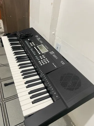 Teclado roland Revas com capa, pedal e tripé