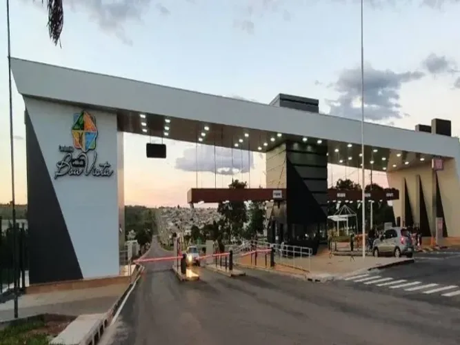 VENDO TERRENO NO CONDOMÍNIO ALTO DA BOA VISTA. EXCELENTE LOCALIZAÇÃO.