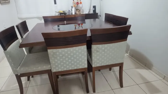 Vende- se mesa de jantar.