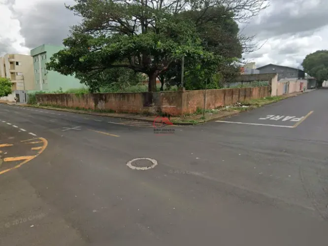 Terreno à venda no Bairro Universitário - Terreno de Esquina com 1.200m²